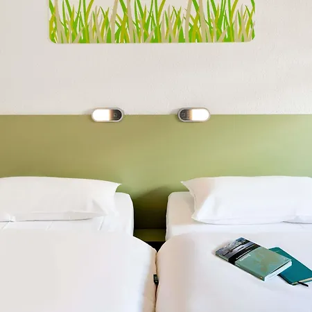 Ibis Budget Zurich Airport-3